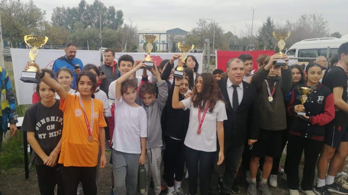 27 Aralık Atatürk Kır Koşusu'nda öğrencilerimiz çeşitli dereceler almıştır.